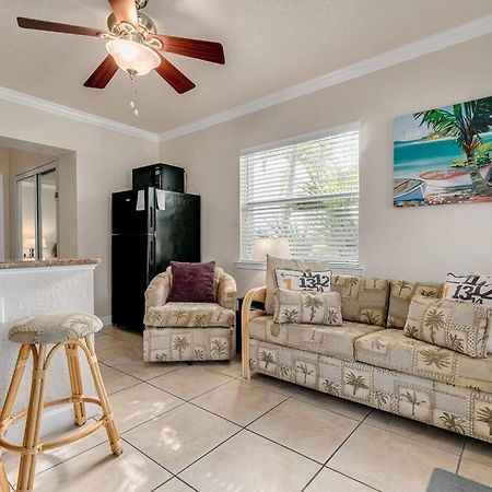 Steps To The Beach And Restaurants! - Coconut Villa'S Suite 1 St. Pete Beach Kültér fotó