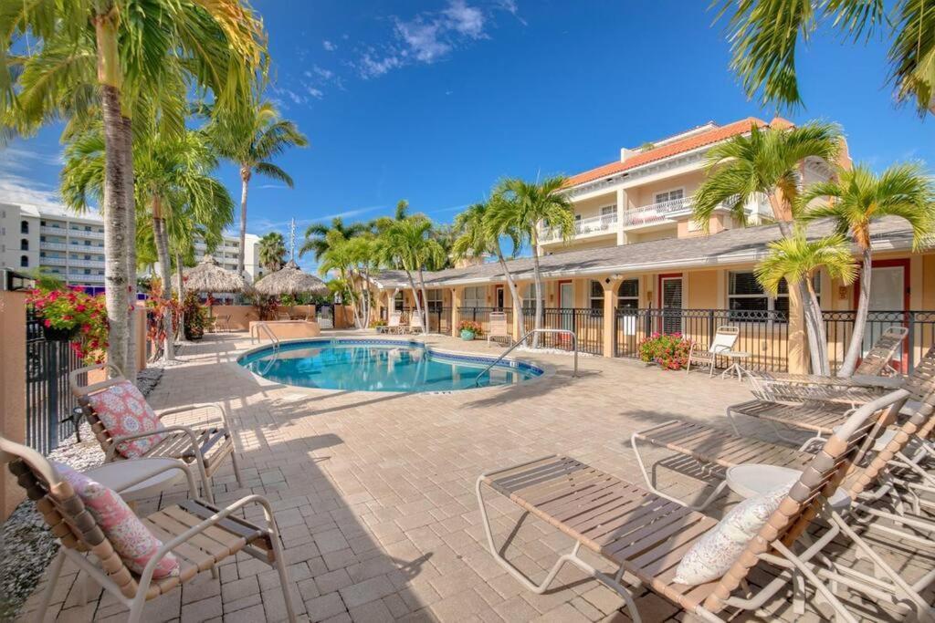 Steps To The Beach And Restaurants! - Coconut Villa'S Suite 1 St. Pete Beach Kültér fotó