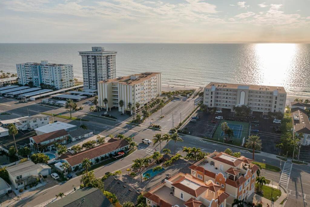 Steps To The Beach And Restaurants! - Coconut Villa'S Suite 1 St. Pete Beach Kültér fotó
