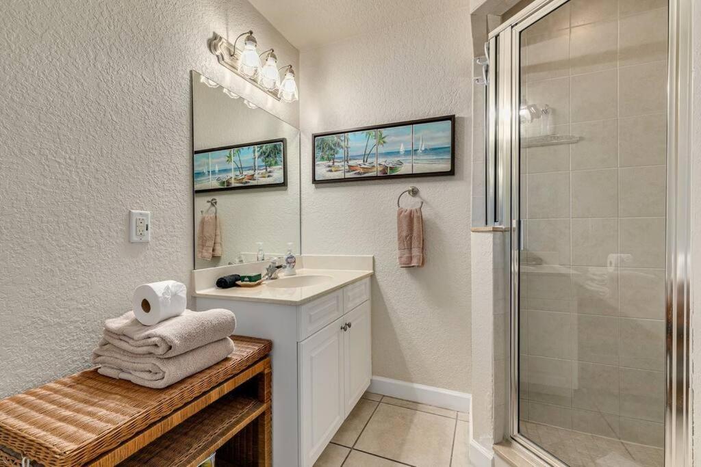 Steps To The Beach And Restaurants! - Coconut Villa'S Suite 1 St. Pete Beach Kültér fotó