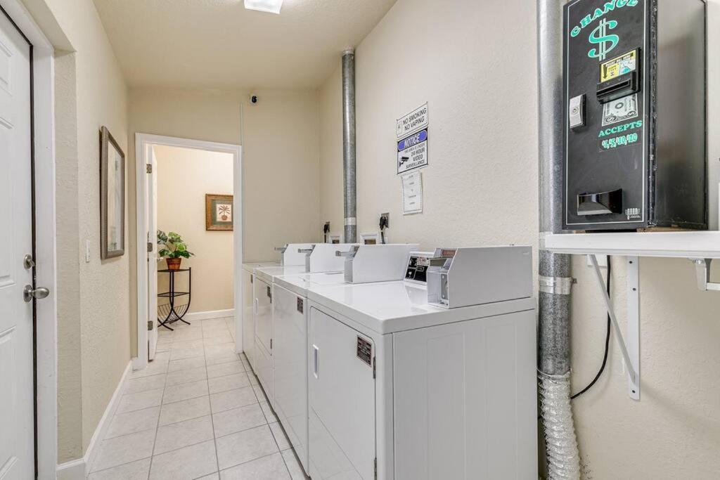 Steps To The Beach And Restaurants! - Coconut Villa'S Suite 1 St. Pete Beach Kültér fotó
