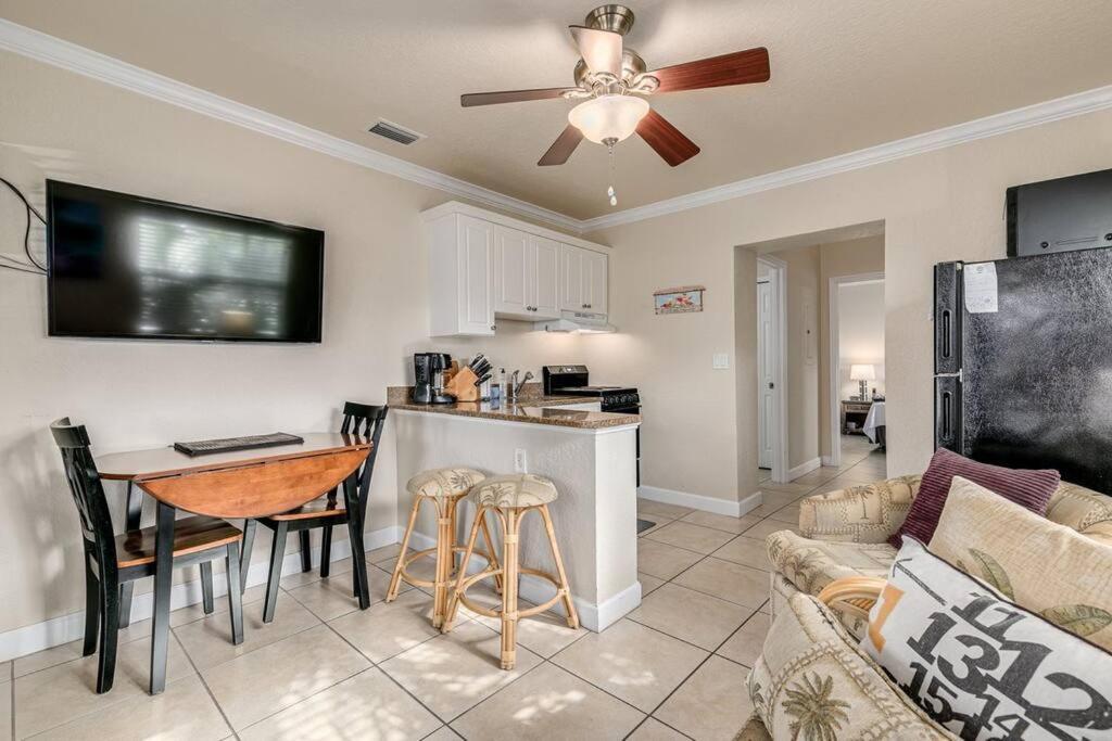 Steps To The Beach And Restaurants! - Coconut Villa'S Suite 1 St. Pete Beach Kültér fotó