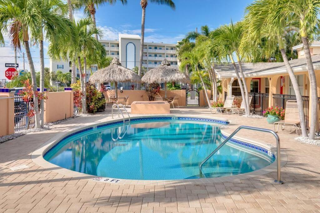 Steps To The Beach And Restaurants! - Coconut Villa'S Suite 1 St. Pete Beach Kültér fotó